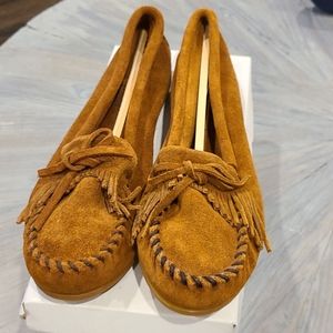NEW Minnetonka cognac color suede moccasins